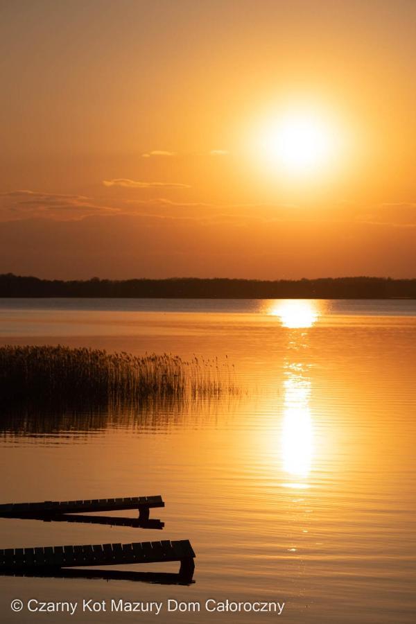 Czarny Kot Mazury Dom Caloroczny Villa Malkinie Eksteriør billede