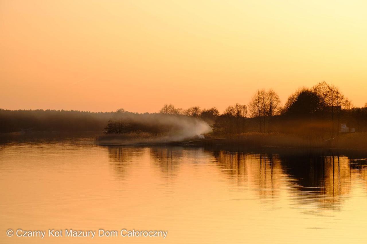 Czarny Kot Mazury Dom Caloroczny Villa Malkinie Eksteriør billede