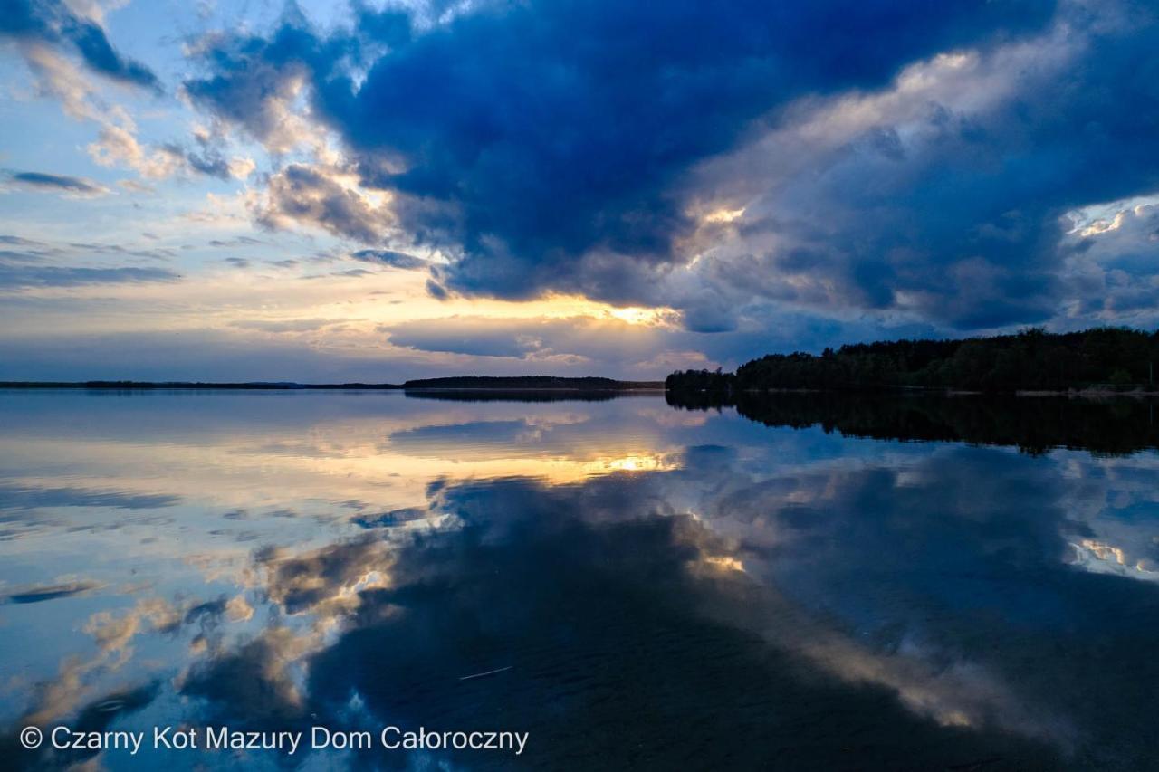 Czarny Kot Mazury Dom Caloroczny Villa Malkinie Eksteriør billede